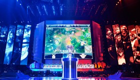 版本强势英雄解析：孙尚香与盲僧出装推荐及上分技巧